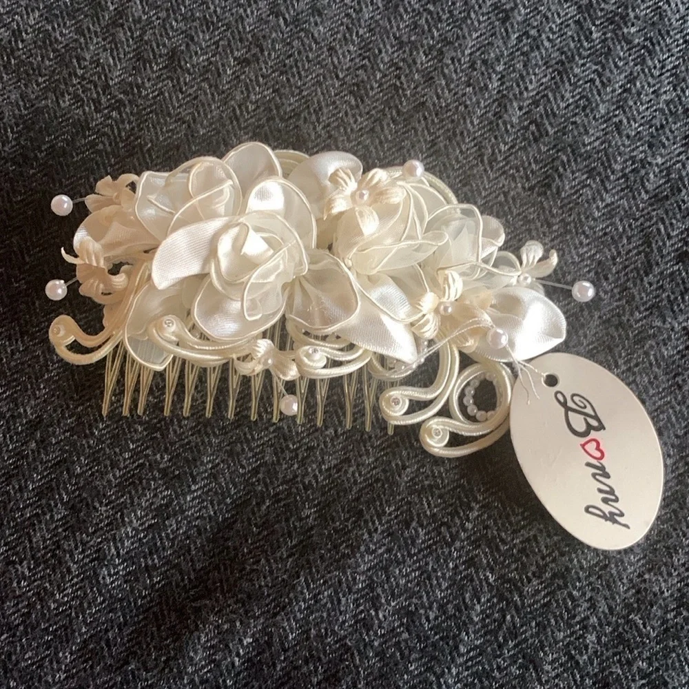 White and ivory floral hair comb / hairpiece for girl’s by Bonny New